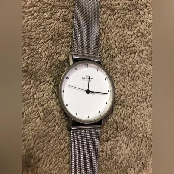 Stainless Steel Skagen Watch with Mesh Bracelet New Old Stock - Picture 3 of 4